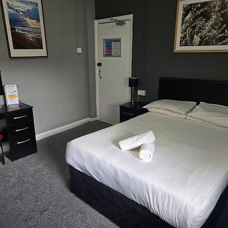 Peek-A-Booze - Budget Hotel - Adults Only Blackpool Ngoại thất bức ảnh