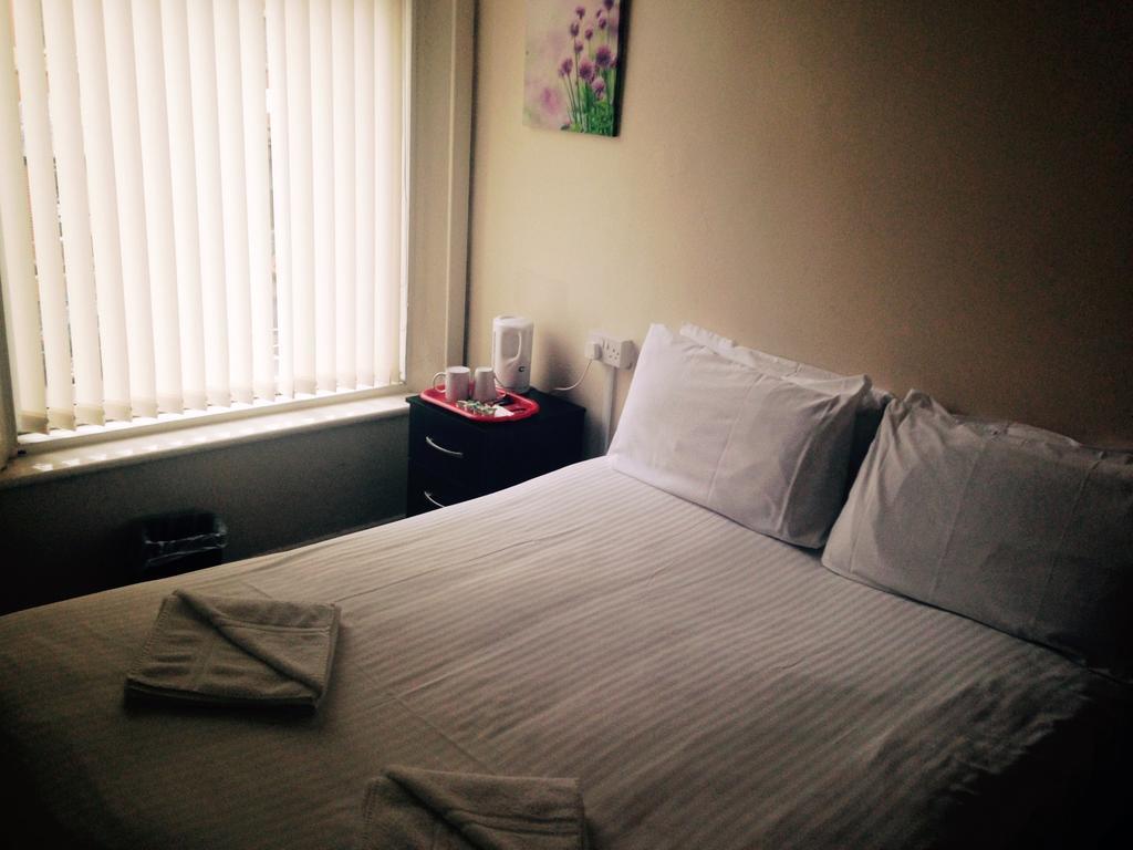 Peek-A-Booze - Budget Hotel - Adults Only Blackpool Phòng bức ảnh