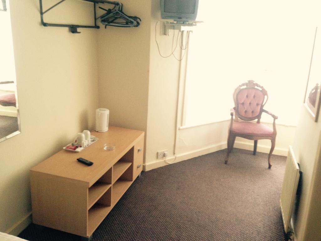 Peek-A-Booze - Budget Hotel - Adults Only Blackpool Phòng bức ảnh