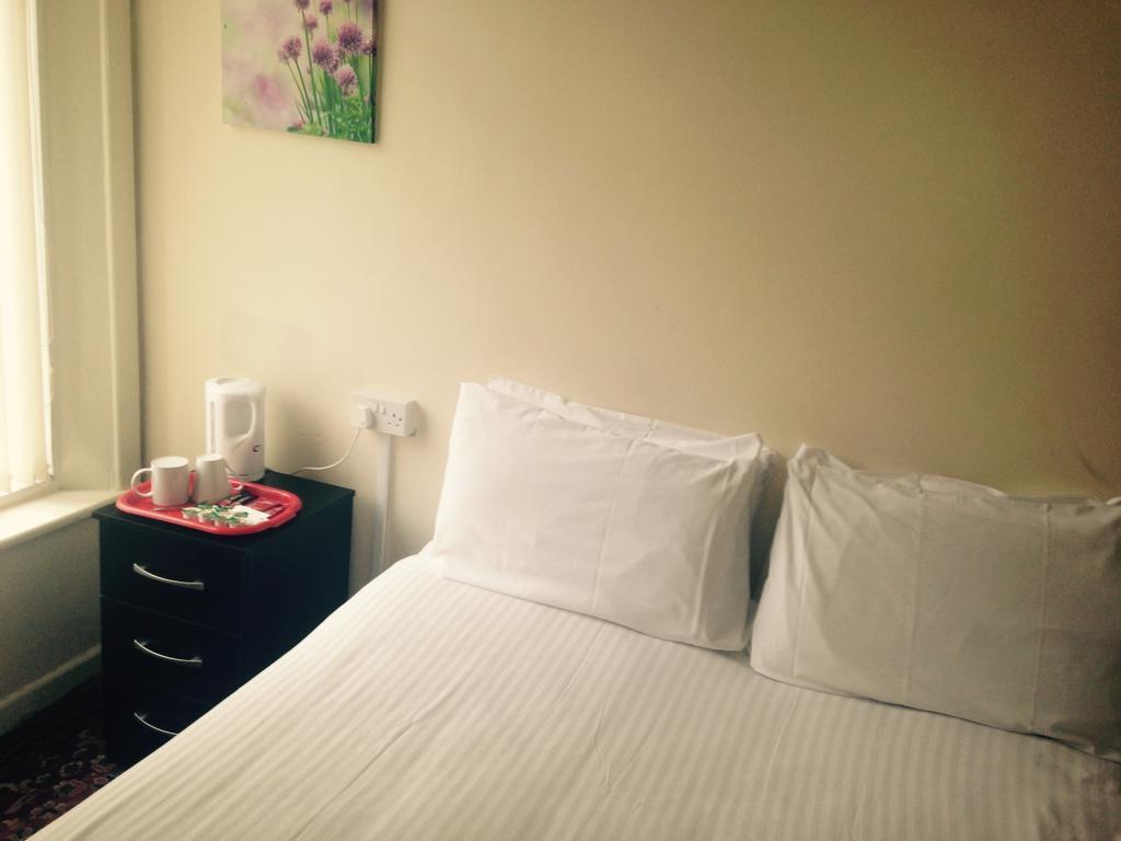 Peek-A-Booze - Budget Hotel - Adults Only Blackpool Phòng bức ảnh