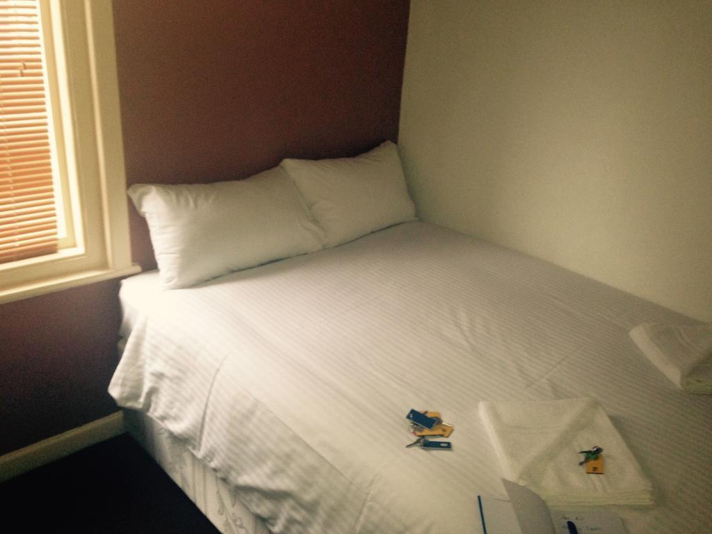 Peek-A-Booze - Budget Hotel - Adults Only Blackpool Ngoại thất bức ảnh